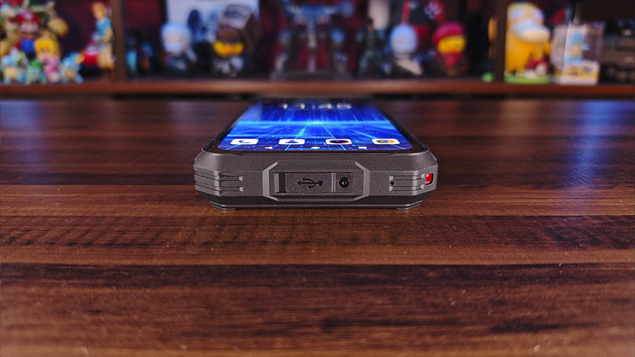 El puerto para el USB tipo C tiene una protección para que el agua no entre.